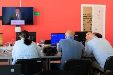На ВЭФ-2026. Журналисты смотрят пленарное заседание ИА PrimaMedia