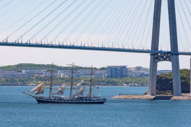 "Прогулка пошла не по плану": муж и жена вышли в море на гидроциклах и не поверили глазам