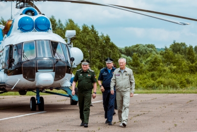 Замминистра обороны РФ Юрий Борисов посетил арсеньевскую авиационную компанию &quotПрогресс&quot Мария Бородина РИА PrimaMedia