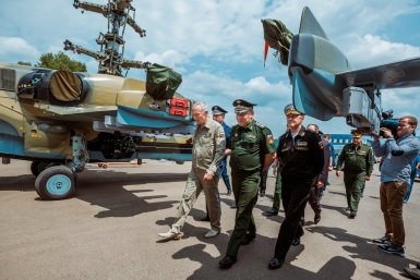 Замминистра обороны РФ Юрий Борисов посетил арсеньевскую авиационную компанию &quotПрогресс&quot Мария Бородина РИА PrimaMedia