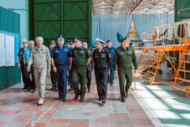 Замминистра обороны РФ Юрий Борисов посетил арсеньевскую авиационную компанию &quotПрогресс&quot Мария Бородина РИА PrimaMedia