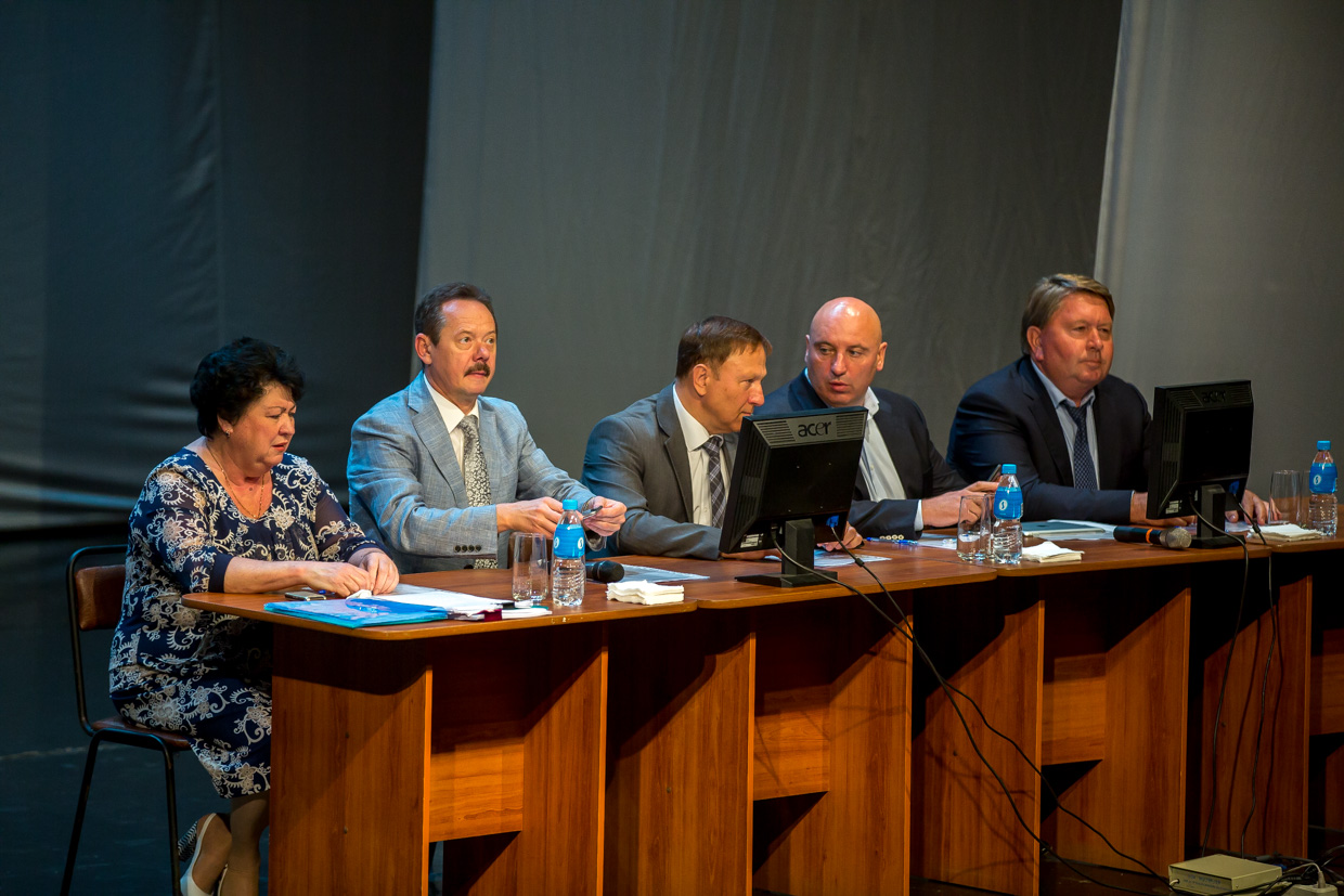 Президиум августовского педсовета в Артема Александр Ратников, РИА Primamedia