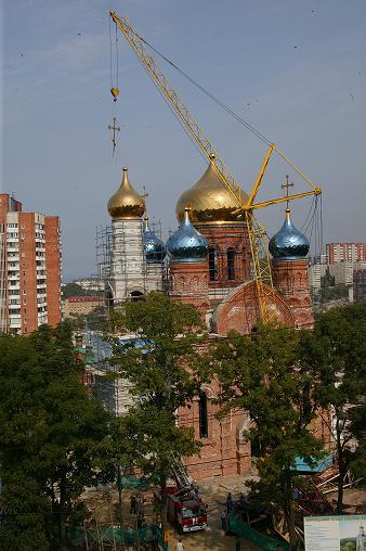 Установка креста, сентябрь 2006 года