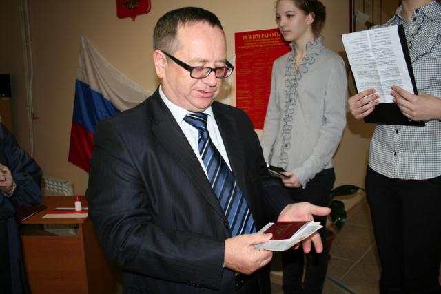 Депутат помог сотрудникам УФМС с ремонтом нового офиса