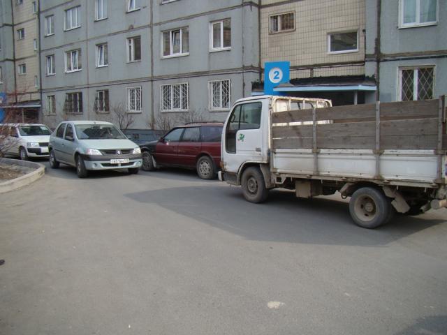Интенсивное движение рядом с жилым домом