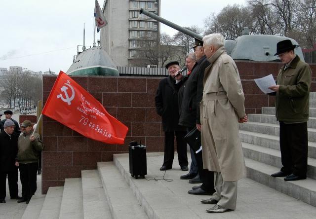 Приморские военные и ветераны провели во Владивостоке митинг