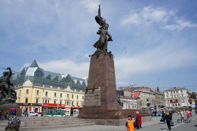 Памятник Борцам за власть Советов во Владивостоке