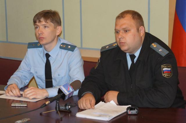 Начальник ОСП Советского района Павел Буевич (справа) и заместитель УФФСП Сергей Беспалов