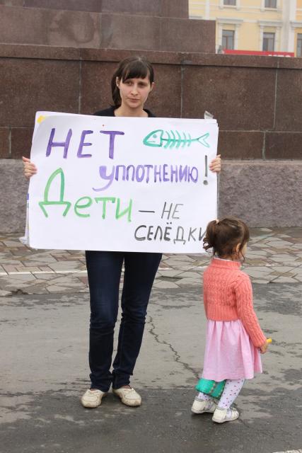 Протестующие против уплотнения в садиках.