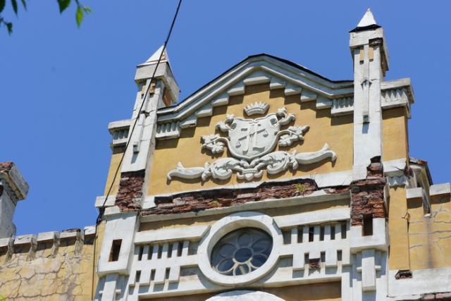 Корона на доме Лангелитье