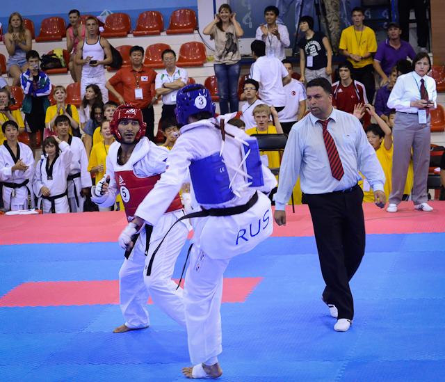 Соревнуются команды России и Азербаджана