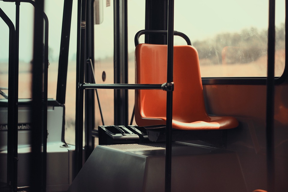Повышение цен на проезд в автобусах Биробиджана не затронет интересы льготников