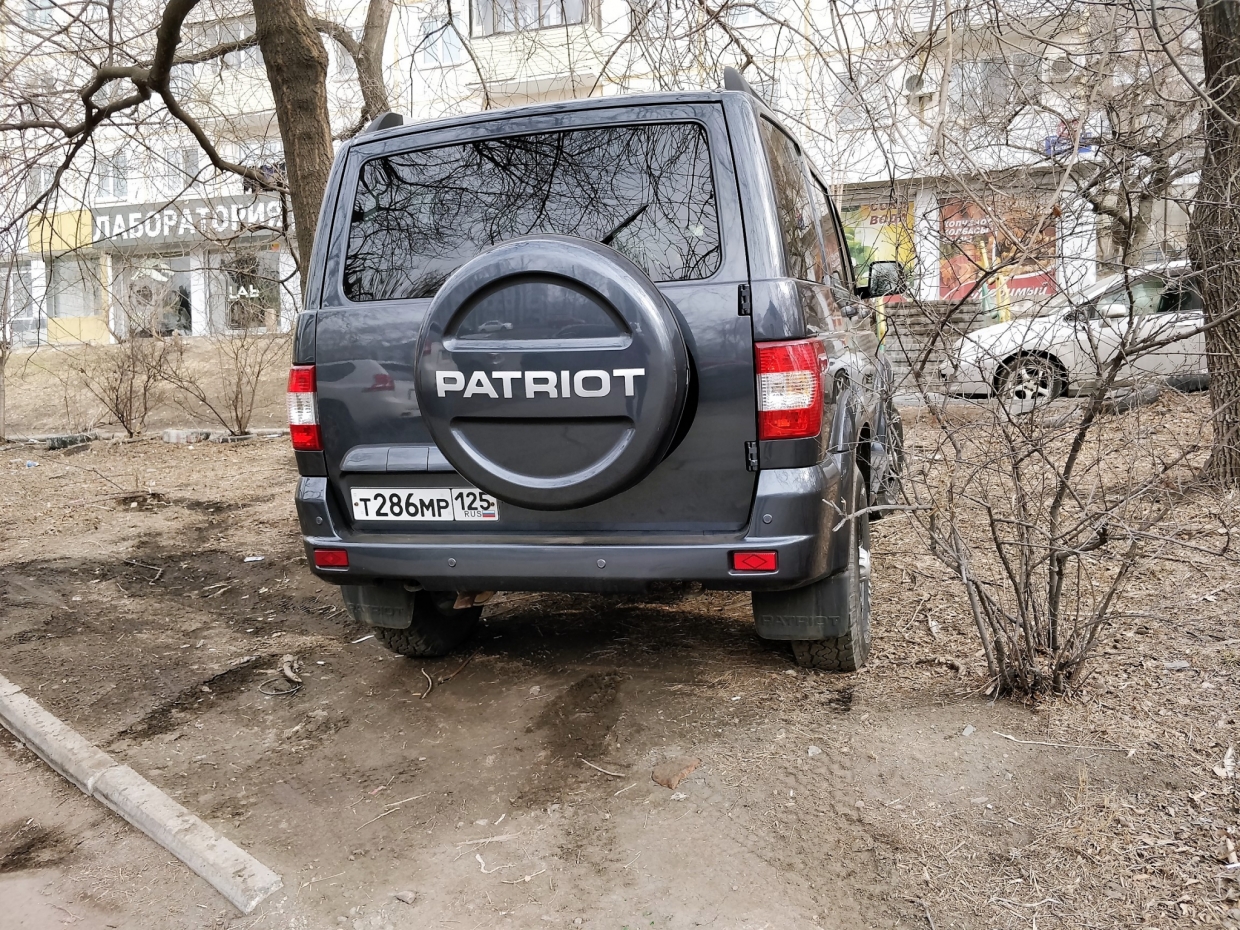 Парковка на газоне