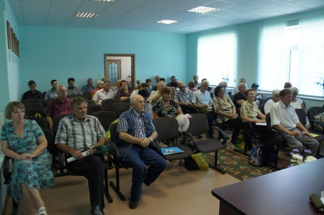 Виды на политический урожай обсудили в Суражевке приморские депутаты и огородники.