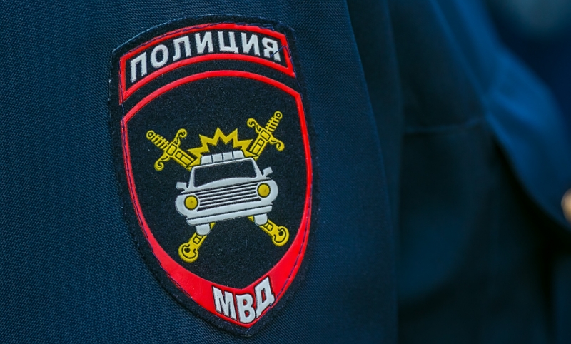 Ранее судимый мужчина врезался на угнанной Honda в ограждение гимназии в Усть-Илимске