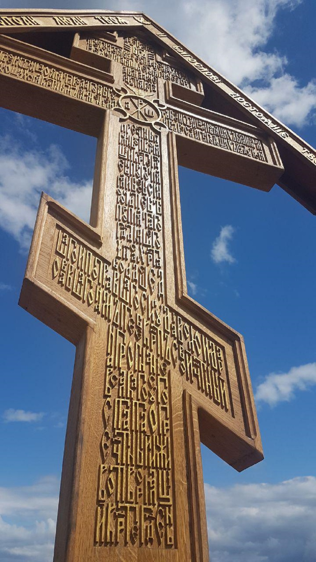 Уникальный крест от зодчих Липецкой области установлен в микрорайоне Радужный Уссурийска 