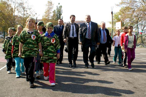Еще одну спортивную площадку подарили жителям Находки