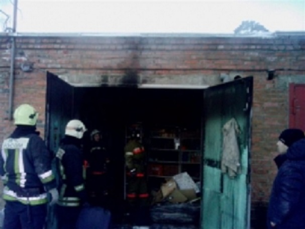 Человек погиб в загоревшемся гараже в жилом районе Падун в Братске