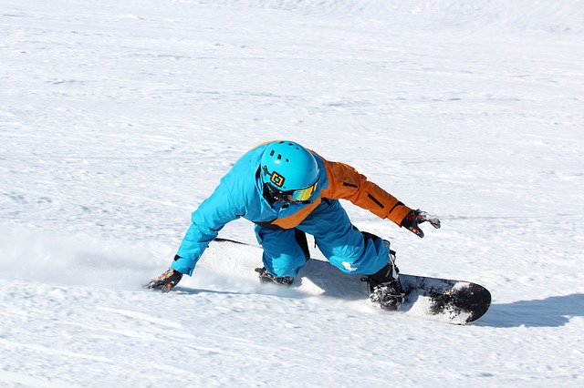 Сахалинская школа по горнолыжному спорту и сноуборду заказала инвентарь на 2 млн рублей