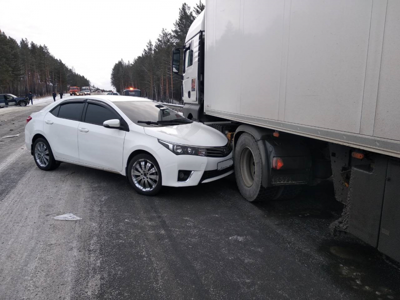 Шесть человек доставили в больницу после ДТП с четырьмя авто в Иркутской области 