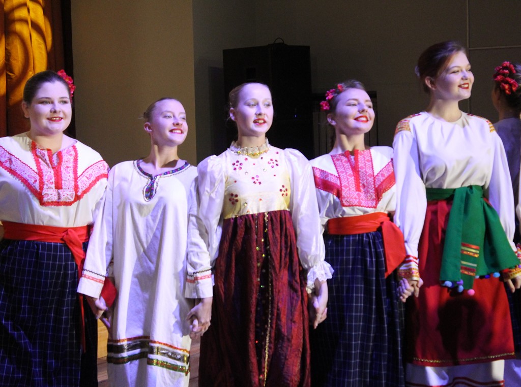 Яркую и зрелищную постановку «Конек-Горбунок» представил Театр юного зрителя г. Облучье 