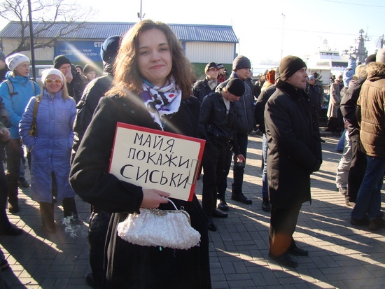 А кому-то не до выборов, хочется интима