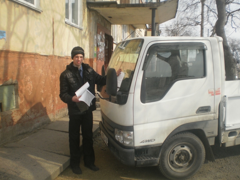 С неправильной парковкой в Приморье борются даже школьники 