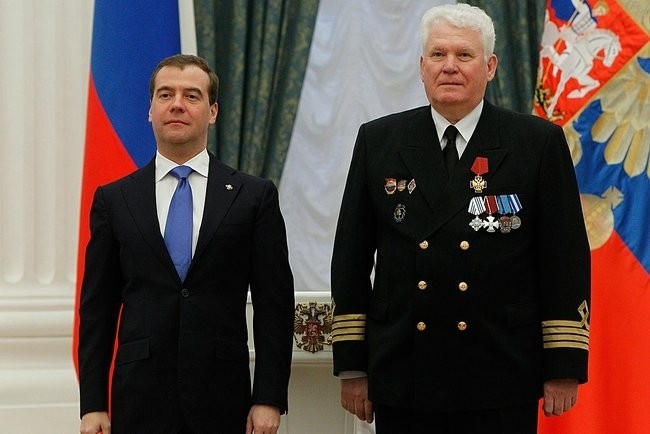 Капитан Геннадий Антохин и президент Дмитрий Медведев