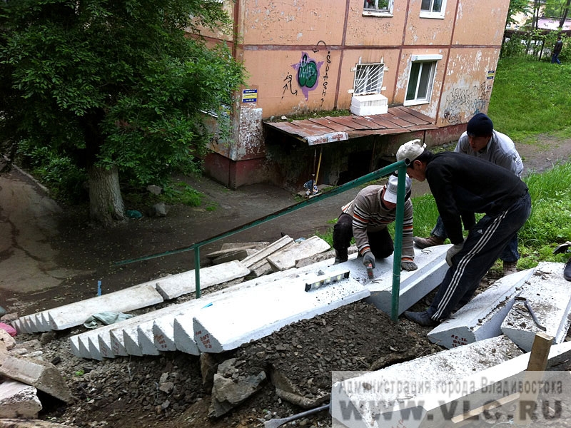 Ремонт лестниц начался во всех районах Владивостока
