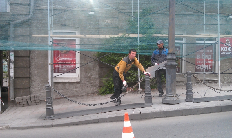 Покраска столбов во Владивостоке