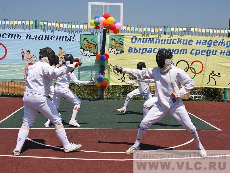 Спортивный праздник продолжили выступления спортивных школ и федераций города