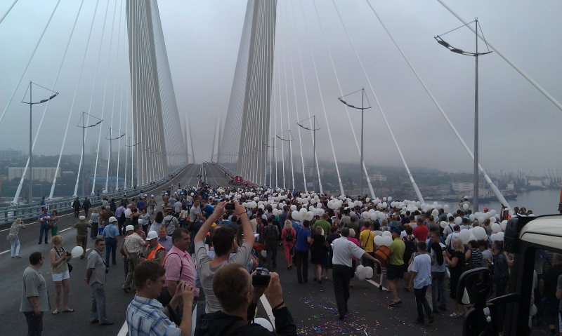 Мост через бухту золотой роге