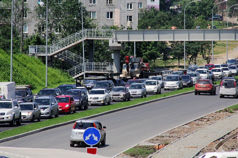 Пробка от моста до пересечения с улицей Черемуховая