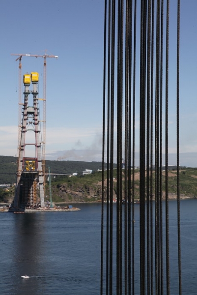Пилоны уже превысили 250 метров над уровнем моря