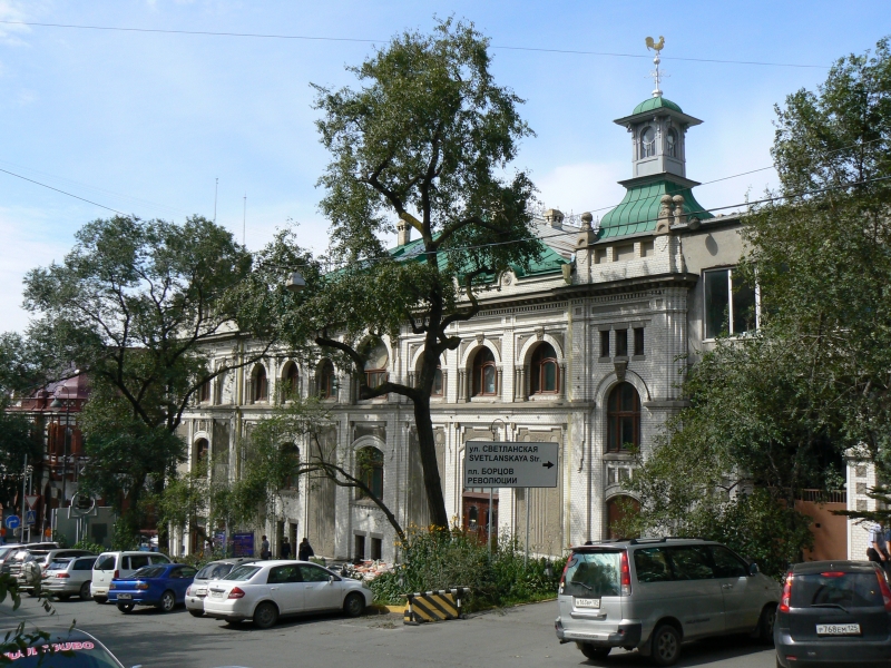 Восточный фасад ГУМа, сентябрь 2012 г.
