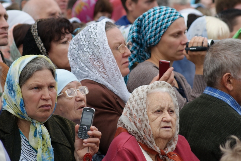 Литургию слушали по телефону