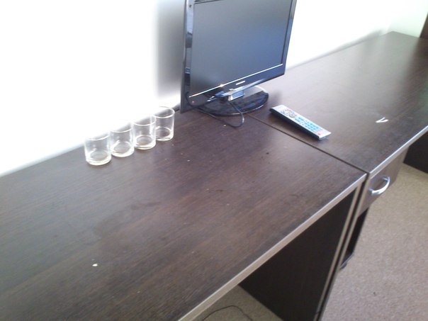 Стаканчики, оставшиеся после вечеринки