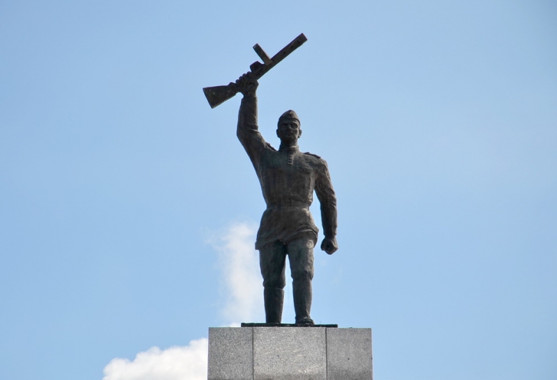Памятник советским солдатам в Дунине
