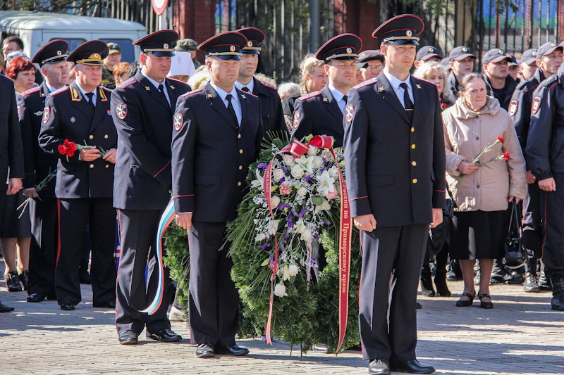 Церемония возложения прошла у Мемориала Памяти Войнов ОВД