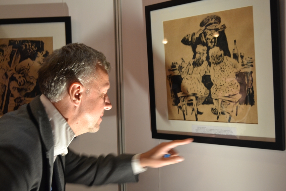 Театральные байки зашифровали на фото