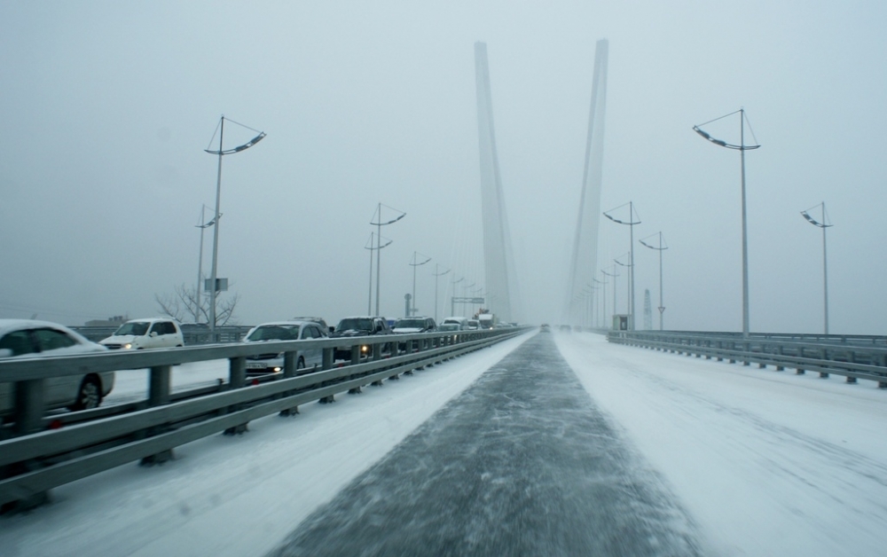Пробка на мосту через бухту Золотой Рог