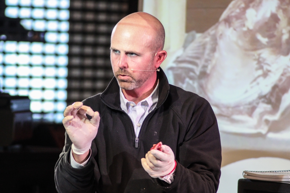 Райан Парсон провел презентацию по способам разрубов туши