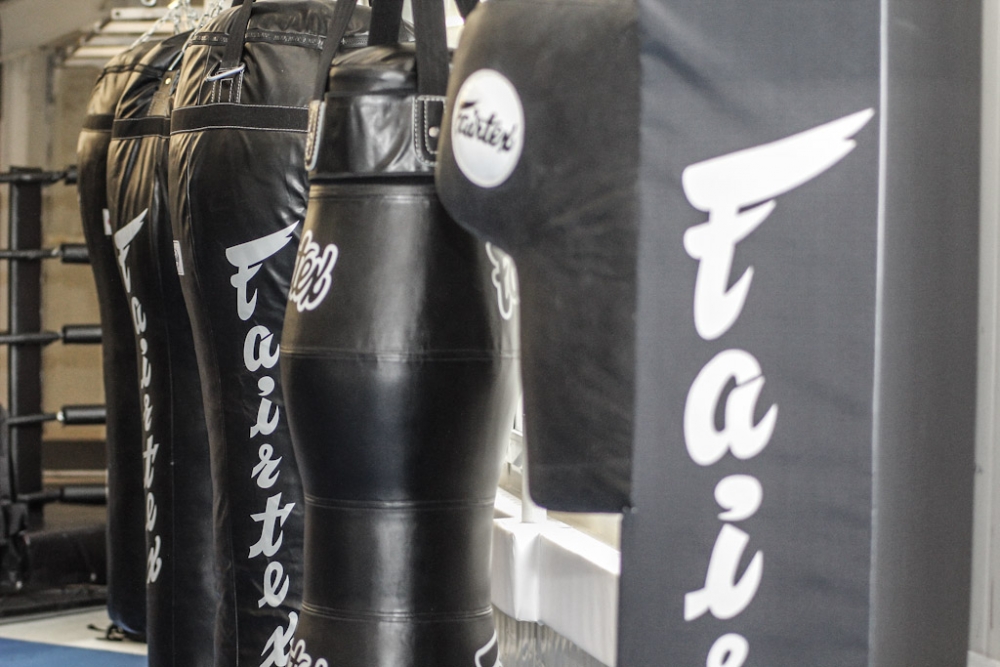 Зал оборудован снаряжением фирмы Fairtex
