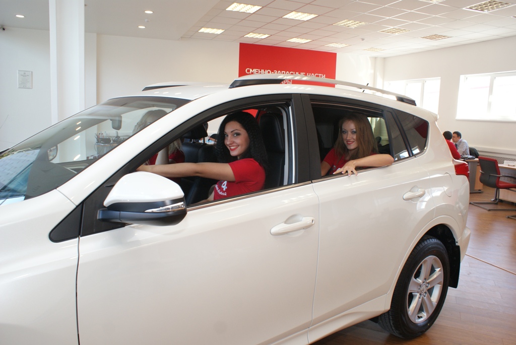 Автомобиль Toyota RAV4 поучаствовал в танце 