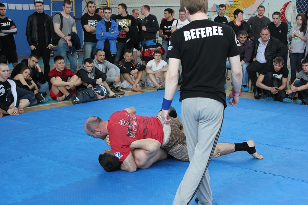 Поединки проходили на двух площадках параллельно