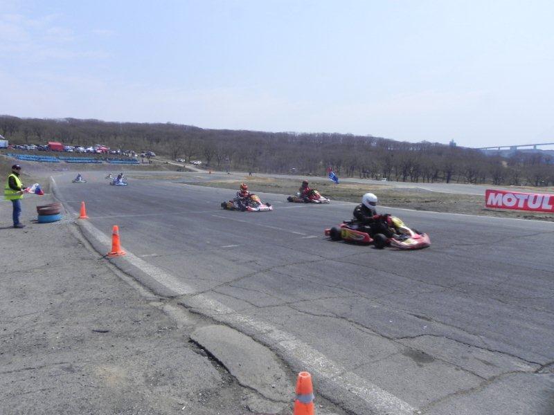 Зрелищными стали состязания юных спортсменов в классах "Ракет" и "Ротакс"