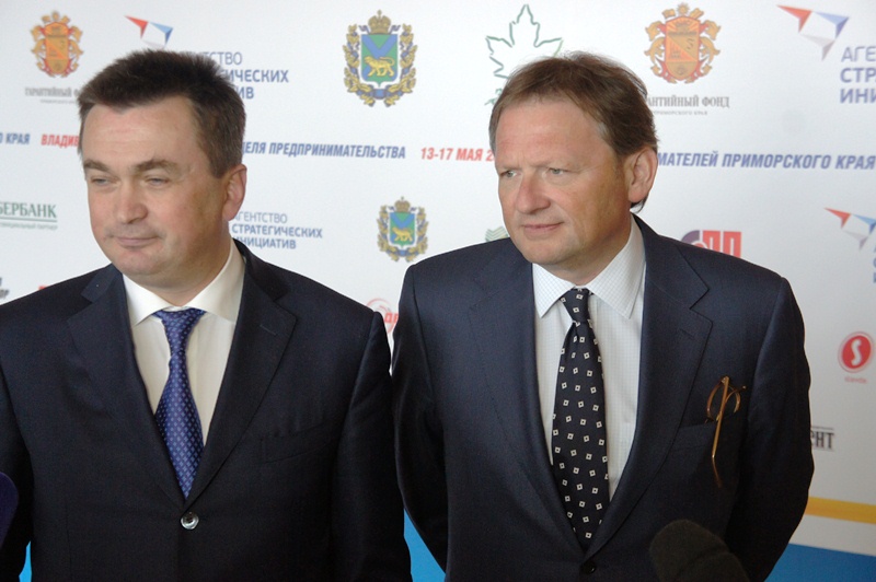 Губернатор Приморья и Уполномоченный при президенте РФ по правам предпринимателей , Фото с места события собственное