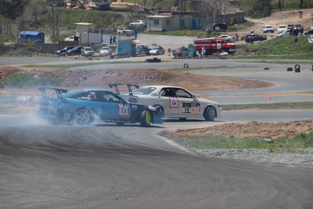 Дрифтеры Приморья задымили "Змеинку" в первый "антитабачный" день, Фото с места события собственное