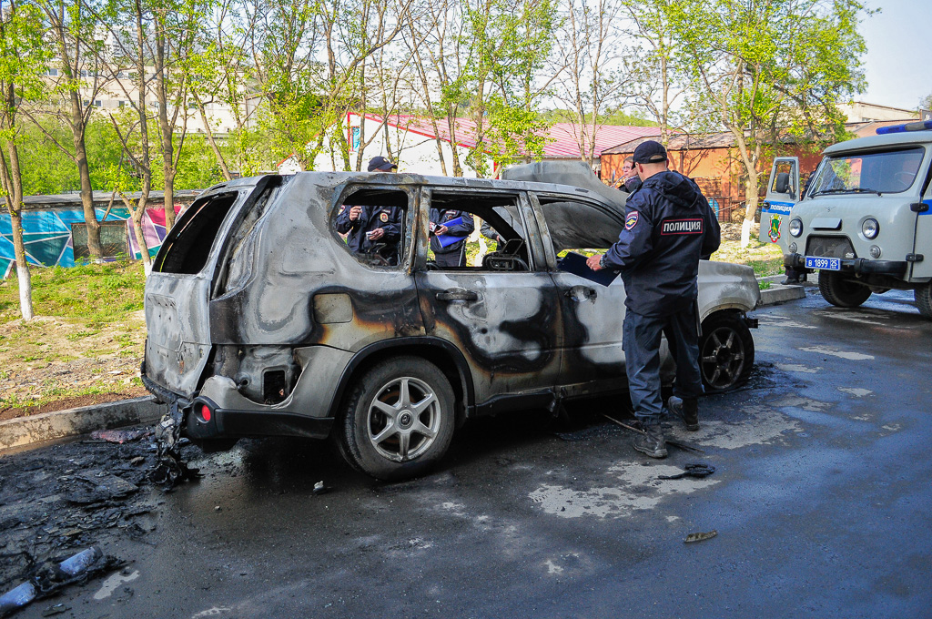 Сотрудники полиции на месте происшествия, Фото с места события собственное