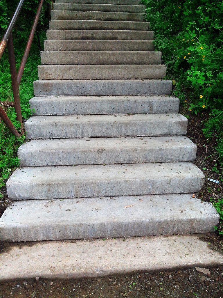 Лестница после ремонта, Фото с места события собственное